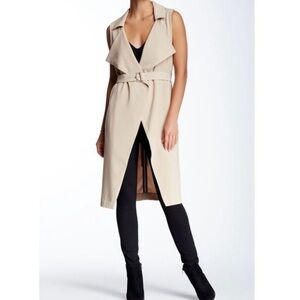 Harlowe and Graham Beige Sleeveless Trench - M